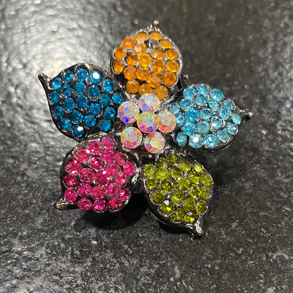 Multicolor Crystal Flower stretch ring